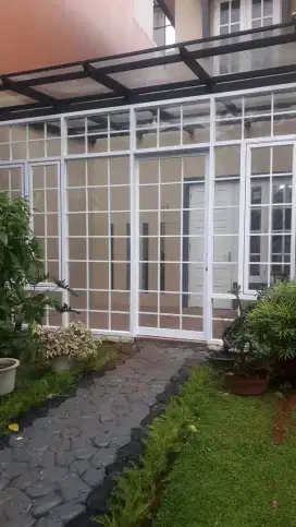 Partisi sekat ruangan dan pintu swing dan lisr ornament kotak²