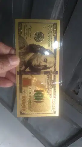 Souvenir Dollar Lapis Emas