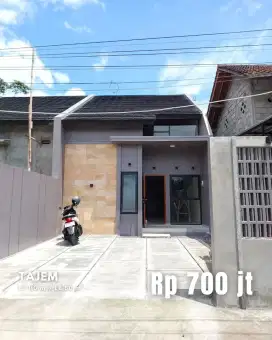 Dijual Rumah Baru dengan Mezzanine dekat Jalan Raya Tajem Wedomartani