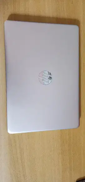 Laptop HP 14s-CF2076TU - Gold