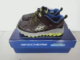 Skechers Kid size 36 Ori