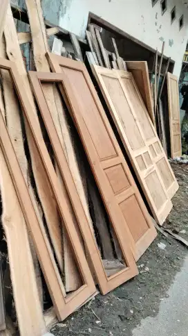 KUSEN PINTU KAYU JATI