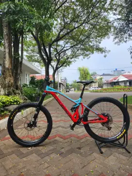 SEPEDA GUNUNG MONDRAKER