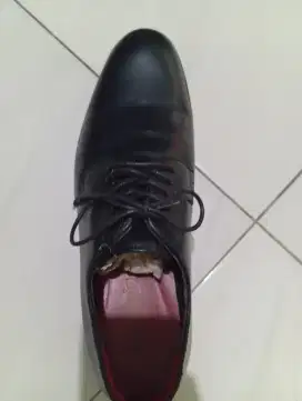 sepatu orbermain hitam tali