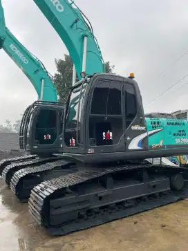 Excavator kobelco sk200-8. 2016