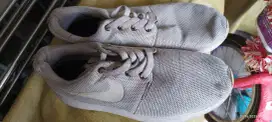 Sepatu nike preloved