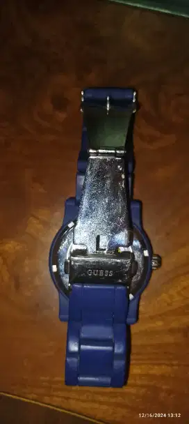 Jam tangan Guess