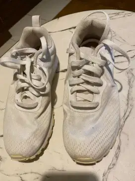 Sepatu nike putih