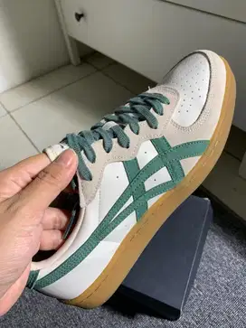 Di Jual sepatu onitsuka tiger second like new