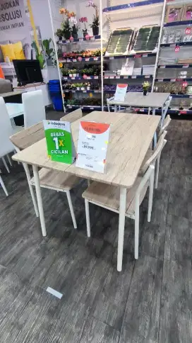 Se-GAMPANG ITU Cicil BJARNE DINING SET Modal KTP aja
Pakai Homecredit