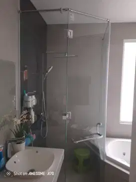 Kaca sawer tempret sekat kamarmandi