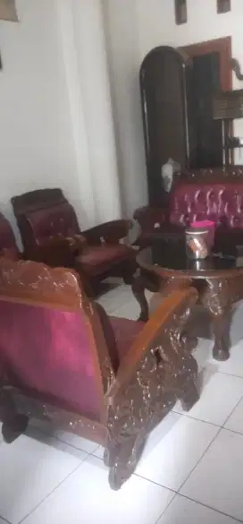 Dijual kursi ukir jati tua..dan lemari tiga pintu jati