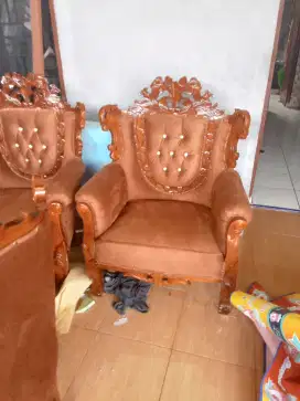 Servis kursi/sopa ganti kain dan tambah busa.