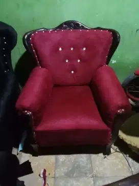 Servis kursi/sopa ganti kain dan tambah busa.