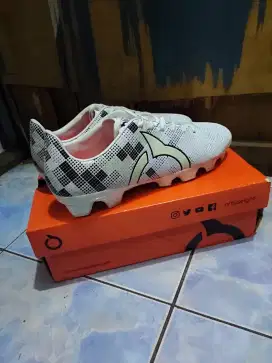 Sepatu Sepak Bola/Minisoccer Ortuseight Quadra FG