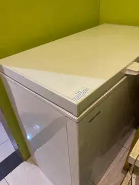 dijual 1 unit freezer chest merk toshiba
