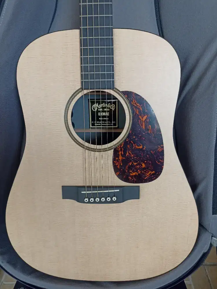 Gitar sulthan merk Martin & co series DXMAE