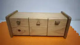 Puzzle geometri dan geometri montessori