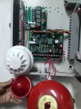 Instalasi proteksi fire alarm kebakaran dan koneksi MCFA
