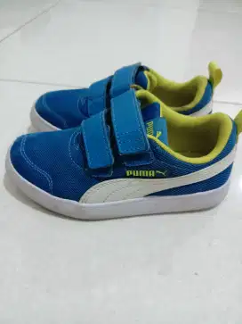 Sepatu puma dan sketchers