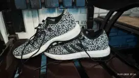 Sepatu size 42 minus ada Lekang