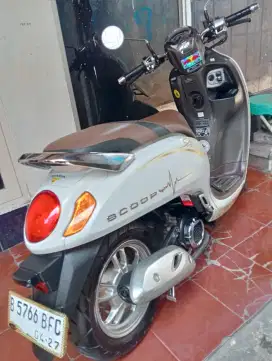 Scoopy prestige white 2022