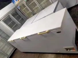 Freezer box 818L