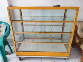 Etalase kaca aluminium powder coating kuning