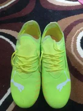 Sepatu bola dan Futsal