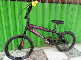 SEPEDA BMX 20. BUAT ANAK 7-12 TAHUN, LOKASI KEMILING, NEGO.