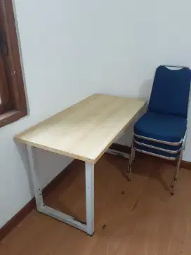 Meja tulis kantor