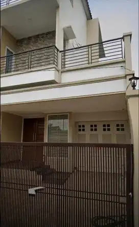 Rumah baru 2 lantai dengan lokasi bagus di meruya