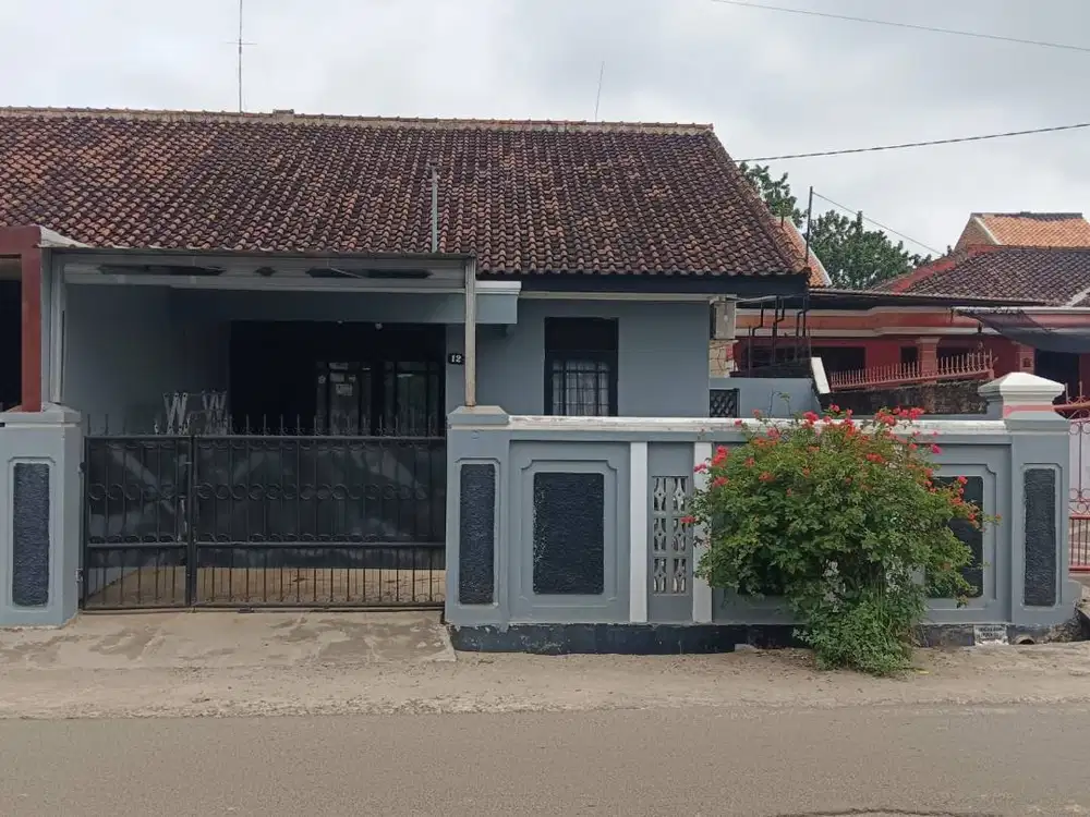 Rumah Dengan Lokasi Strategis