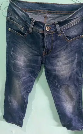 Celana 3/4 jeans