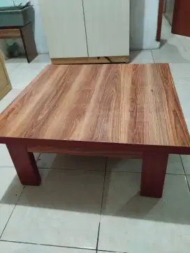 Meja kayu corak