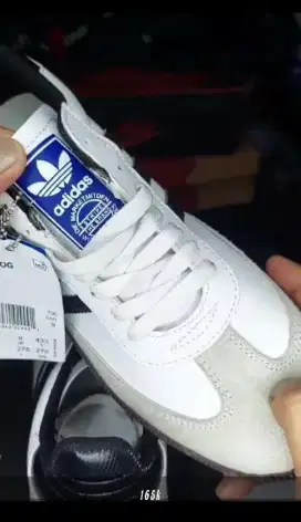 Sepatu Adidas beragam model dan motif