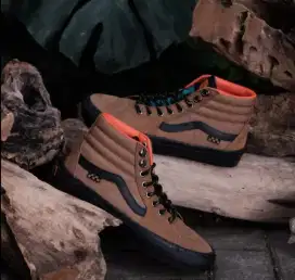 Sepatu Vans Skate Sk8-Hi ukuran 42 Mulus Banget