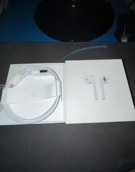 AirPods Gen 2 Wireless Charging