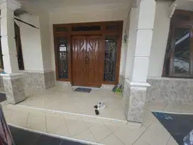 Di sewakan rumah siap huni.