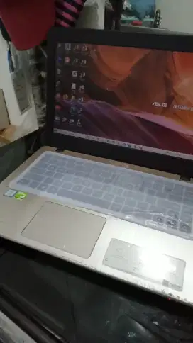 Asus Vivobook A442U Core i5 8250U dengan VGA NVIDIA  4/256GB