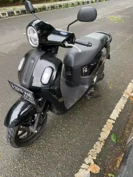 Yamaha Fazzio Hitam Glosy