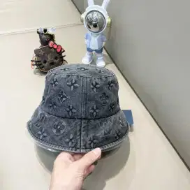 Topi Louis Vuitton