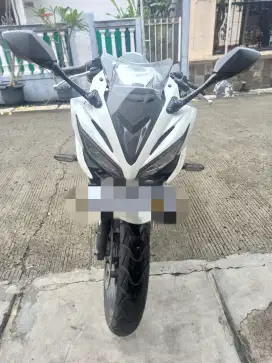 Honda CBR 150R Facelift White 2016