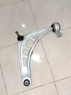 Sayap Swing Arm Balljoint BMW E46 thn00-04 bekas pakai