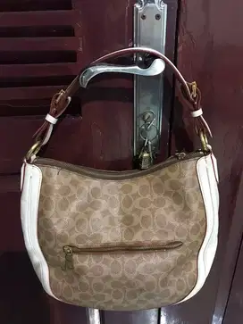 Tas Coach Sutton Hobi Signature Authetic Preloved