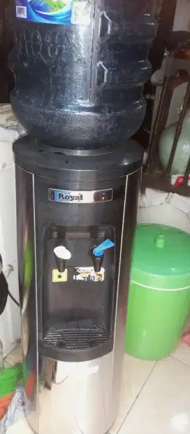 Di jual dispenser royal masih bagus panas dingin