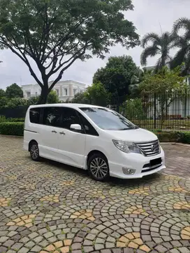 NISSAN SERENA 2.0 HWS AT 2017 PUTIH. KM PENDEK. GARFANSI 1 TAHUN