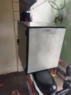 KOTAK UNTUK DI MOTOR  (untuk jualan di motor) o8_21_2_4_6_1_1_3_8_6