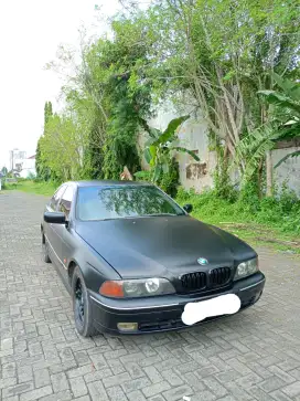 BMW E39 528i Tahun 1997