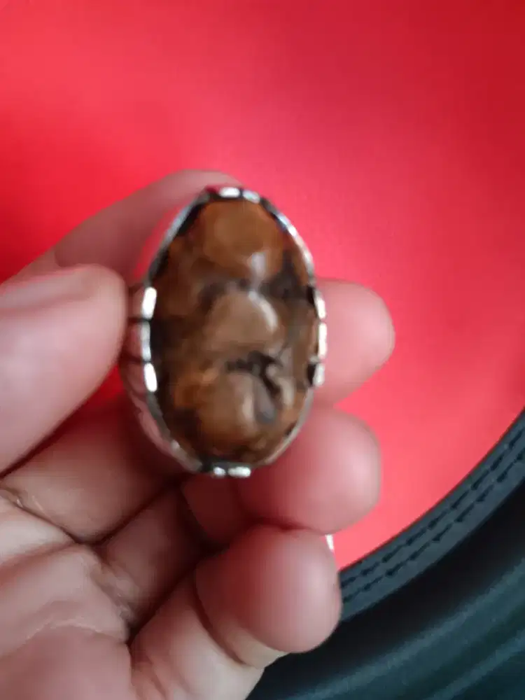 Batu sakral antik natural